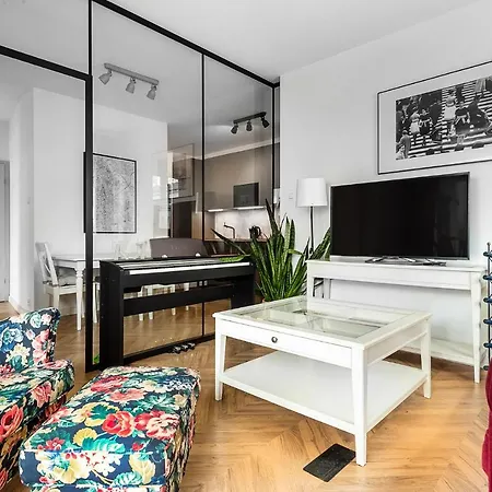 Charming Close To The Center Lägenhet Warszawa